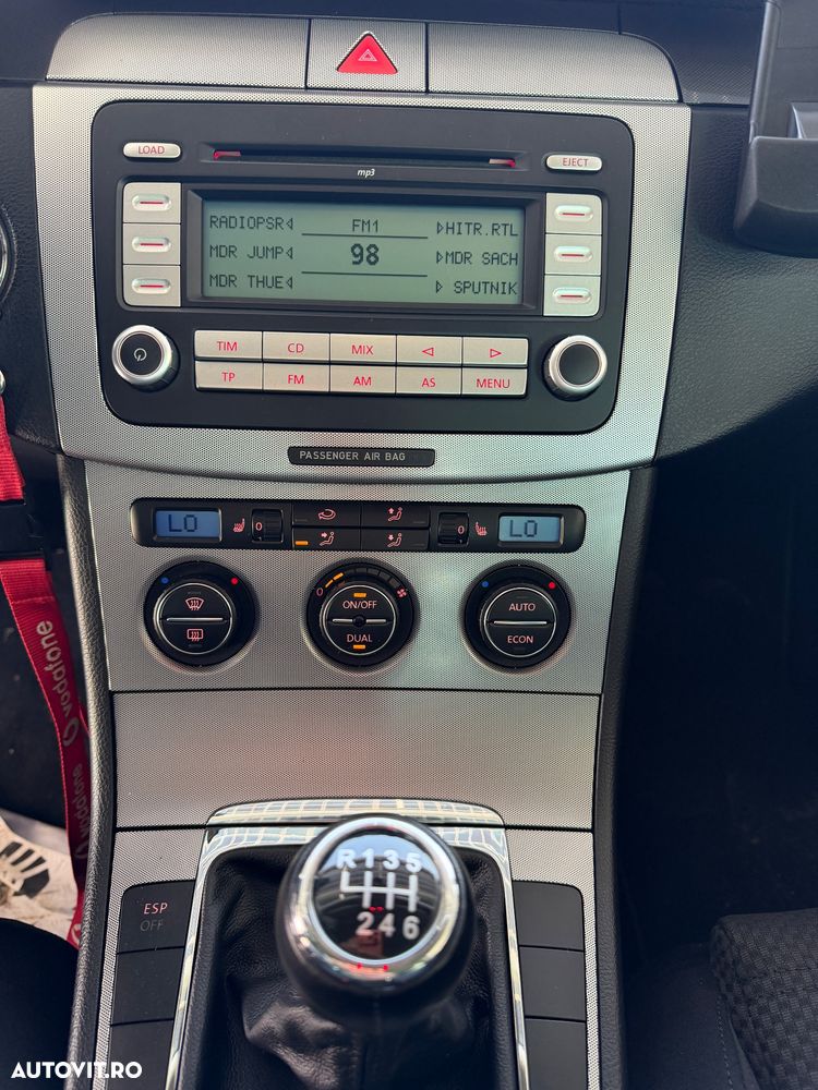 Volkswagen Passat 2.0 TDI DPF Sportline - 9