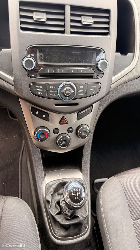 Chevrolet Spark 1.0 L - 12