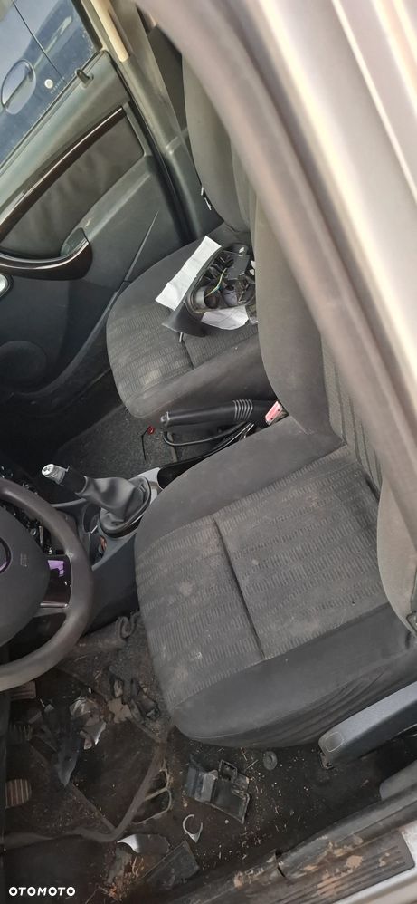 Dacia Duster dCi 90 FAP 4x2 Ambiance - 11