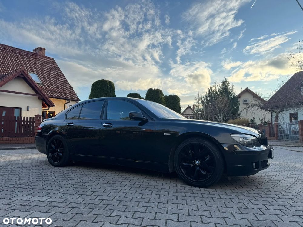 BMW Seria 7 740i - 8