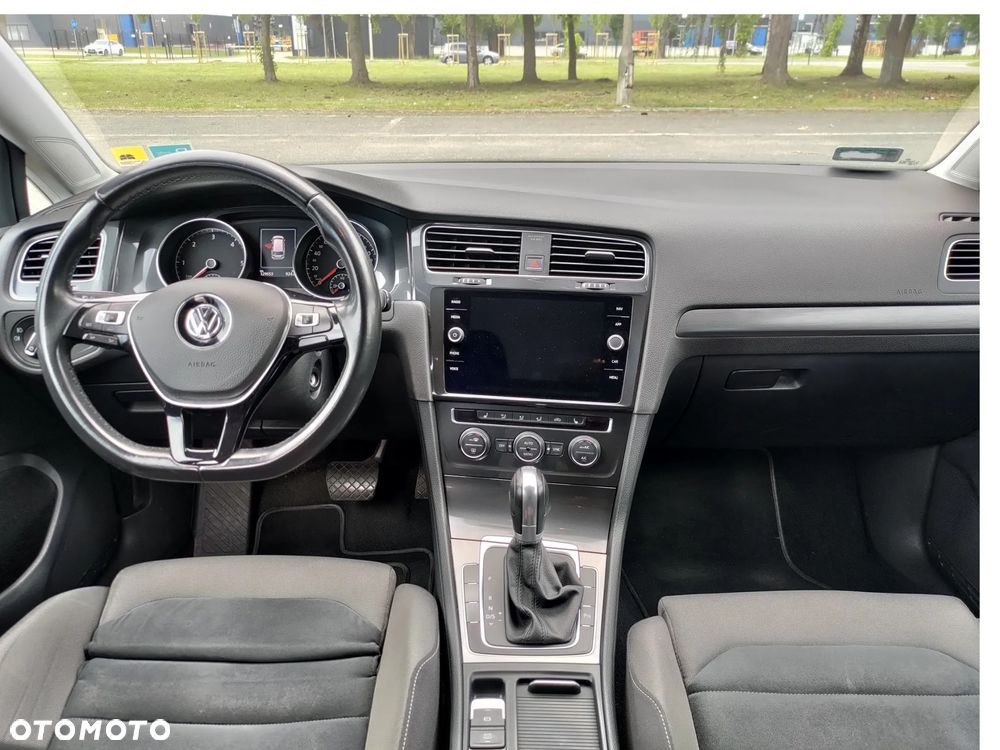 Volkswagen Golf - 11