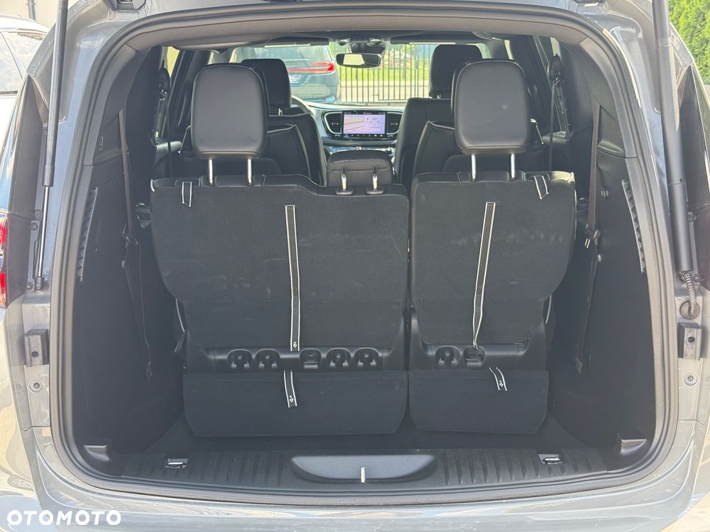 Chrysler Pacifica - 29
