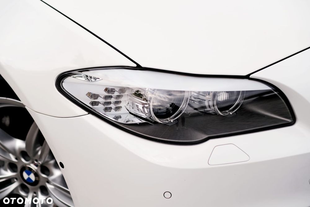 BMW Seria 5 535i xDrive Sport-Aut - 23