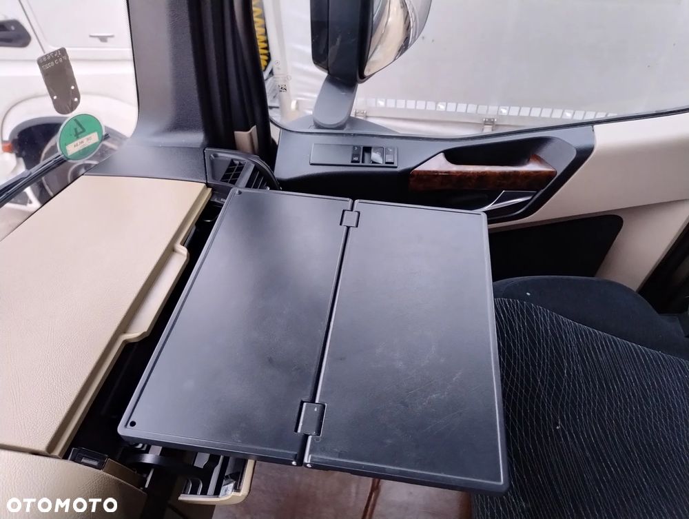 Mercedes-Benz Actros - 7