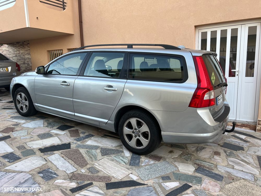 Volvo V70 2.0 D Momentum - 4