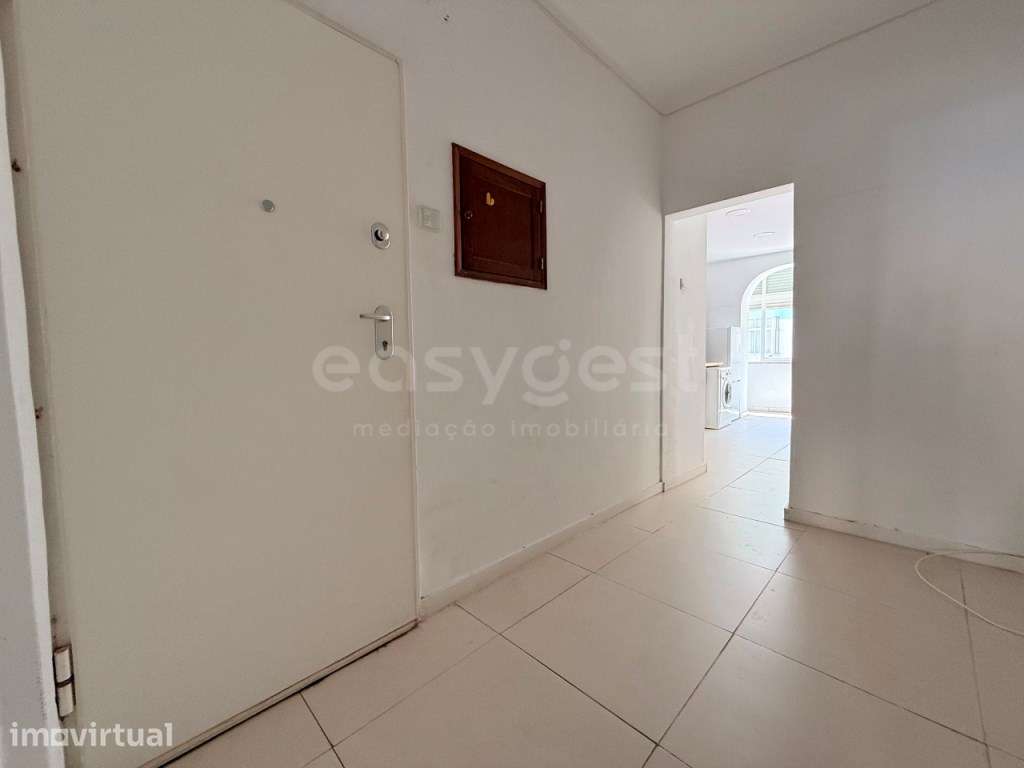Apartamento T1 com excelente localização no Barreiro - Grande imagem: 5/17