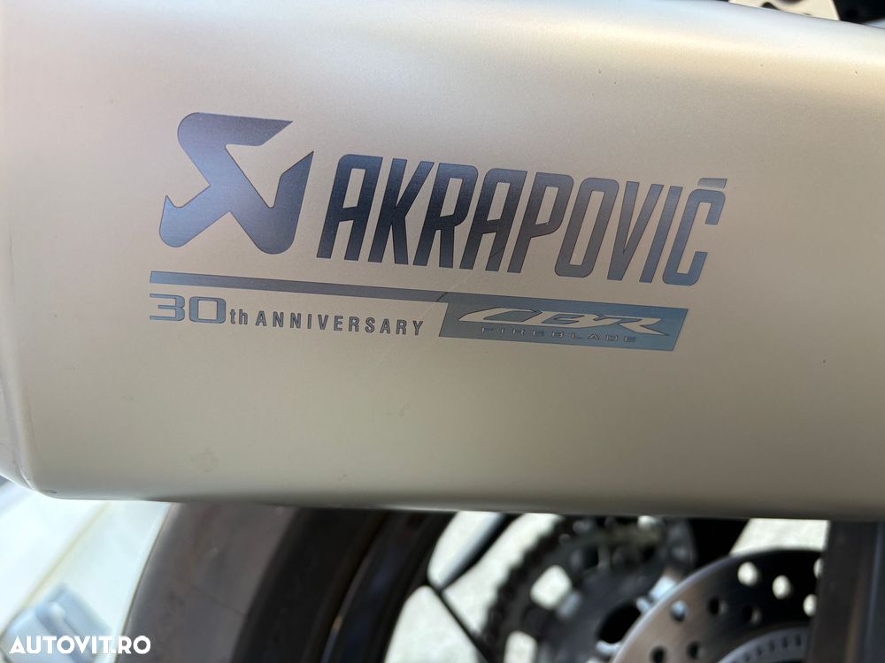Honda CBR1000RR-R Fireblade SP 30th Anniversary - 5