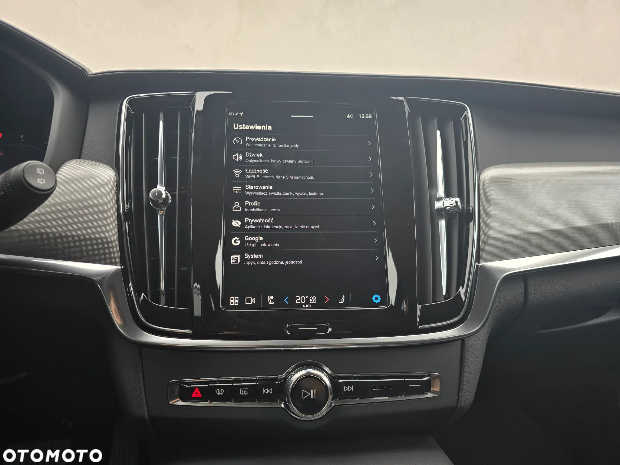 Volvo V90 Cross Country - 15