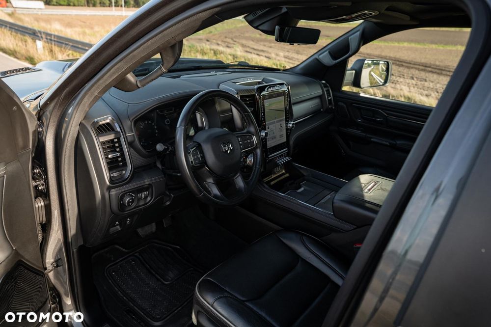 RAM 1500 Crew Cab Shortbed Limited - 24