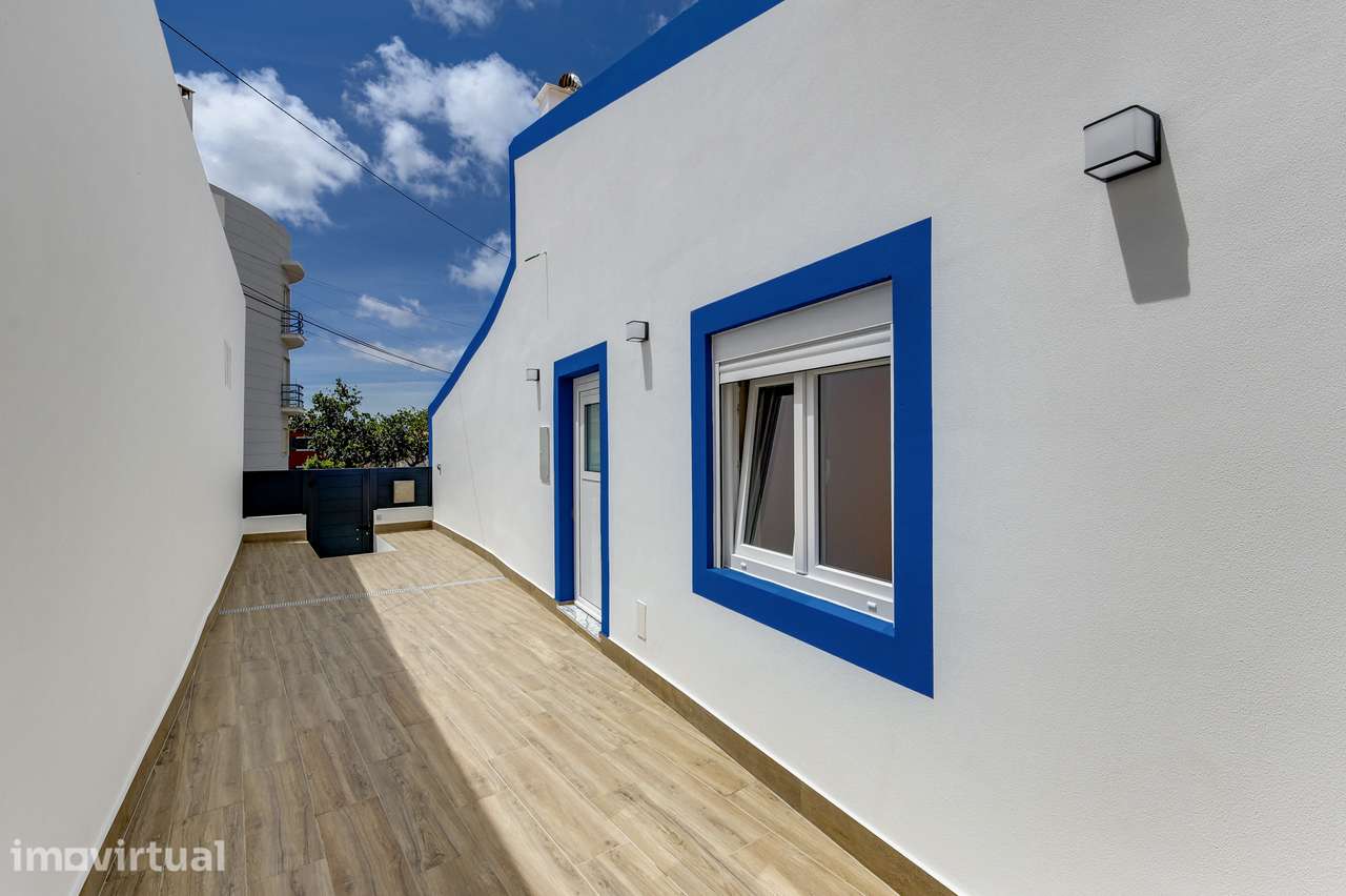 Moradia totalmente remodelada em Cascais, a poucos minutos da praia - Grande imagem: 3/32