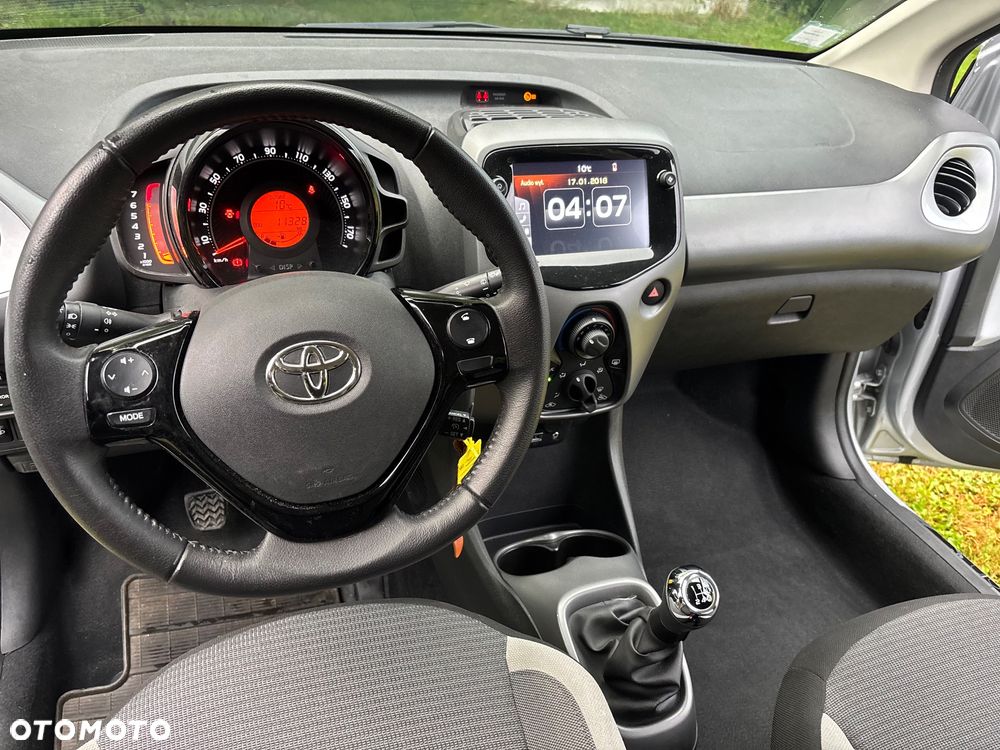 Toyota Aygo x-play - 30
