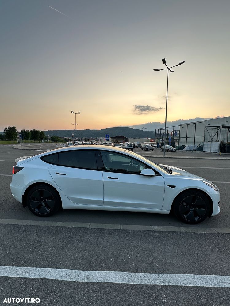 Tesla Model 3 - 3