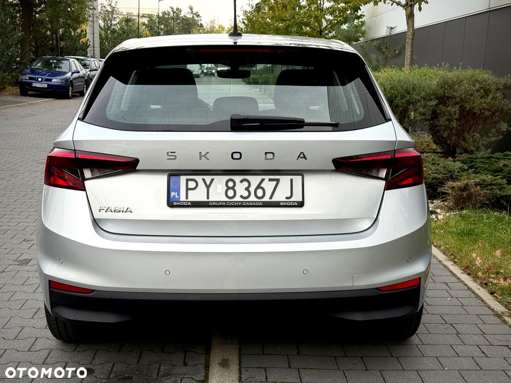Skoda Fabia 1.0 Essence - 10
