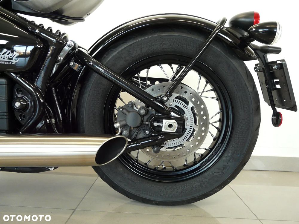 Triumph Bonneville Bobber - 13