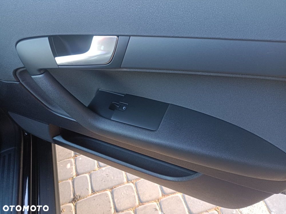 Audi A3 Sportback 1.6 TDI DPF Ambiente - 27