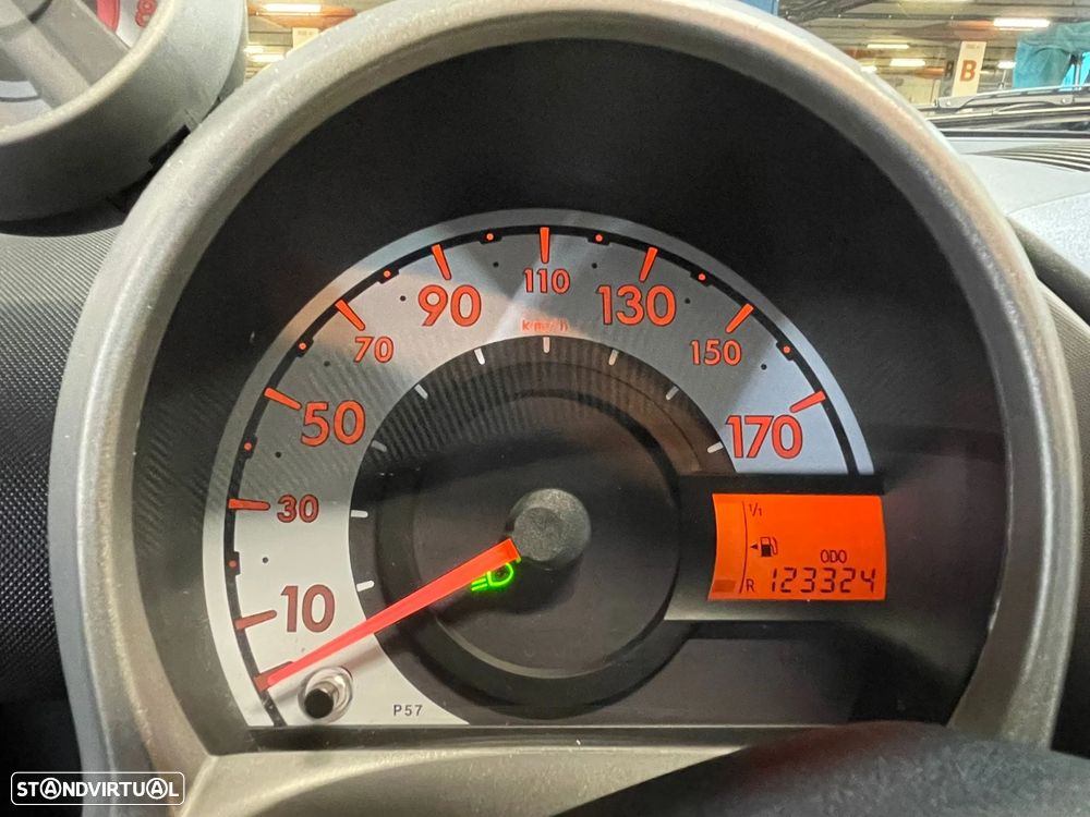 Peugeot 107 1.0 Trendy - 10