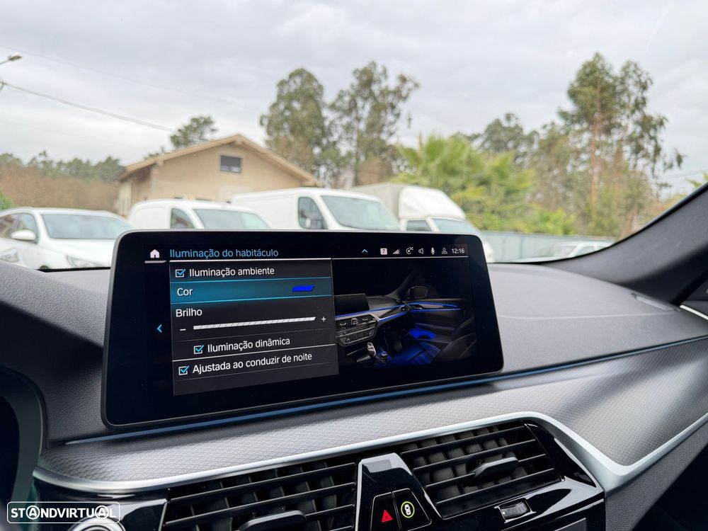 BMW 530 e Pack 50 anos M - 16