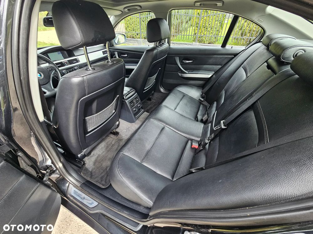 BMW Seria 3 320d DPF Edition Sport - 14