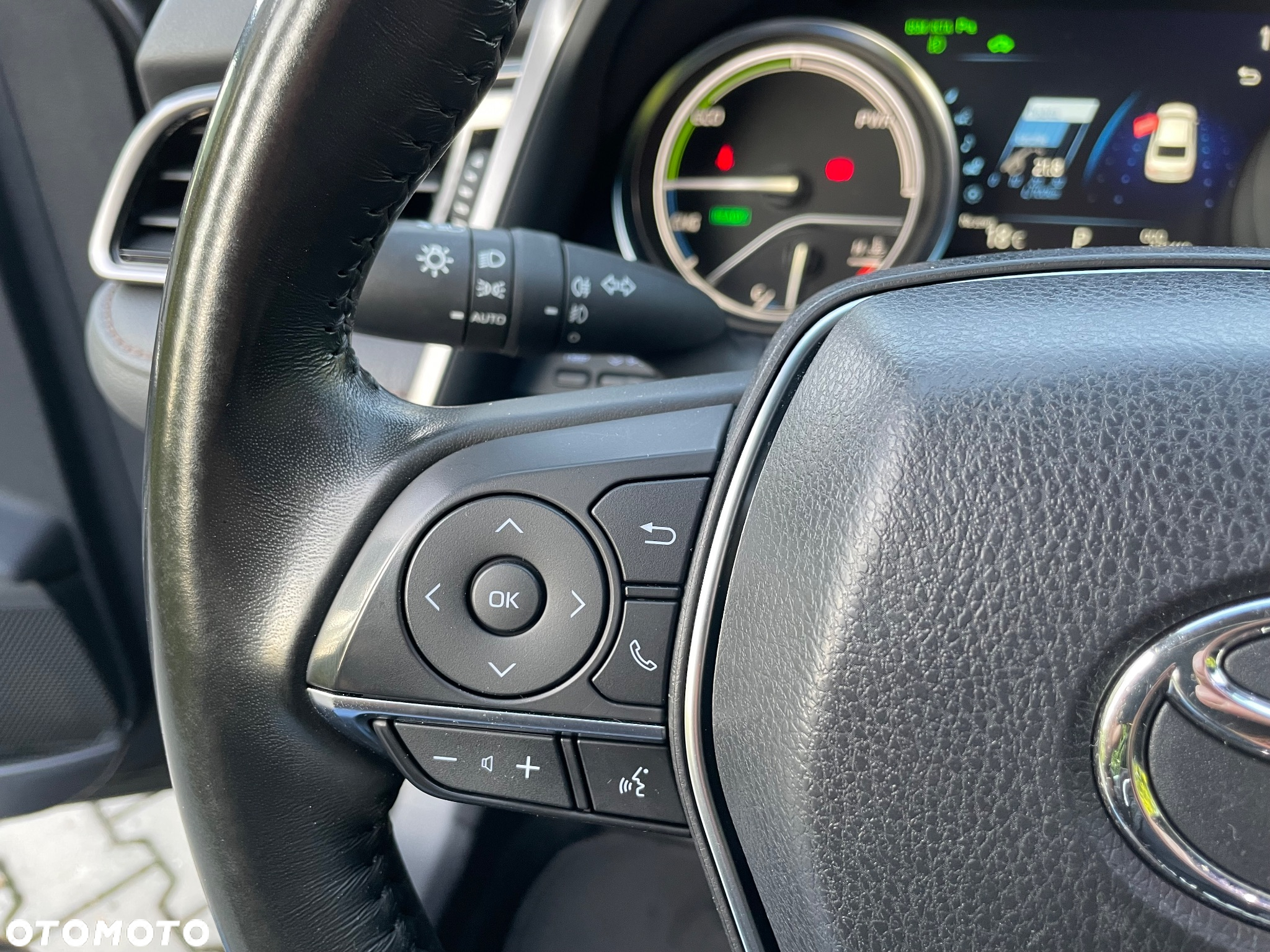 Toyota Camry 2.5 Hybrid Executive CVT - 16