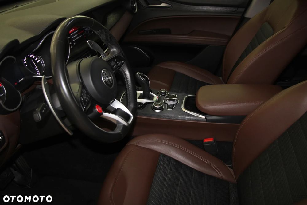 Alfa Romeo Stelvio 2.0 Turbo Sprint Q4 - 16