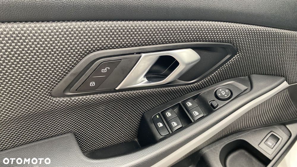 BMW Seria 3 318i Advantage - 15
