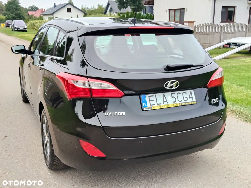 Hyundai i30 i30cw 1.6 CRDi Fifa World Cup Edition - 13