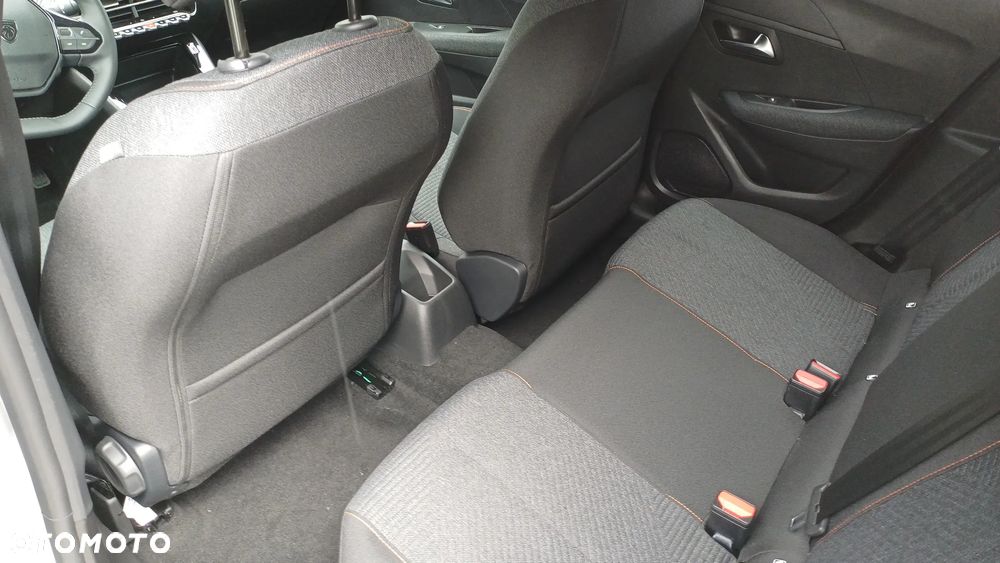 Peugeot 208 - 17