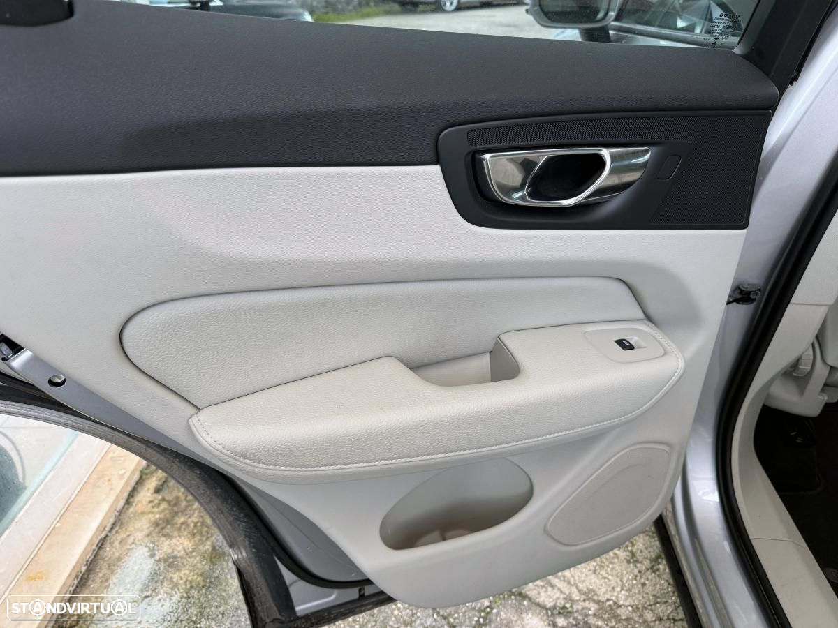 Volvo XC 60 2.0 D4 Momentum Plus Geartronic - 18