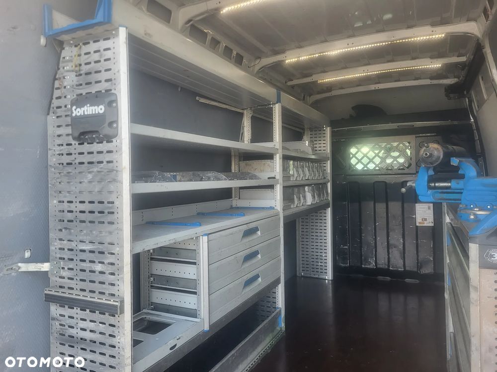 Iveco Daily blaszak zabudowa warsztatowa klima sprowadzony super stan - 9