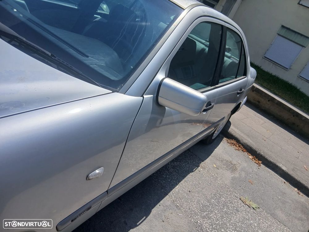 Mercedes-Benz E 220 D Classic - 6