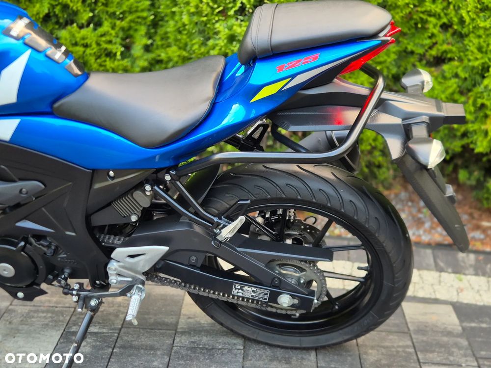 Suzuki GSX - 16