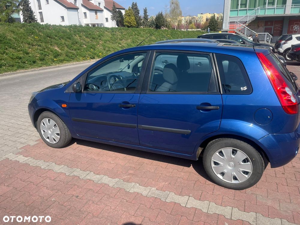 Ford Fiesta 1.3 Trend - 14