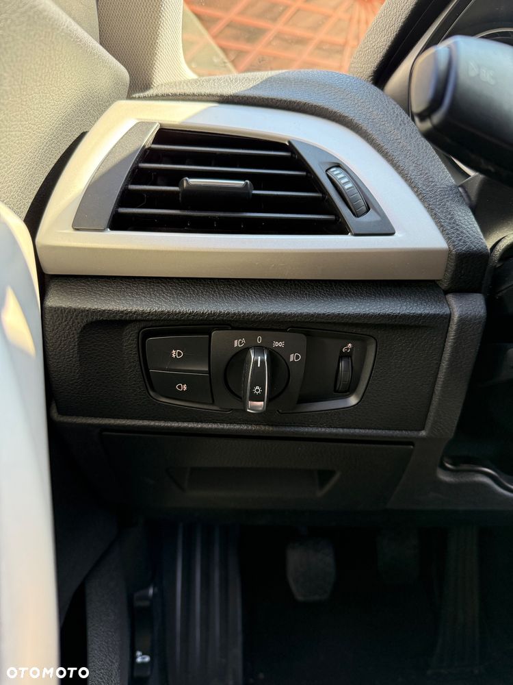 BMW Seria 1 118d - 26