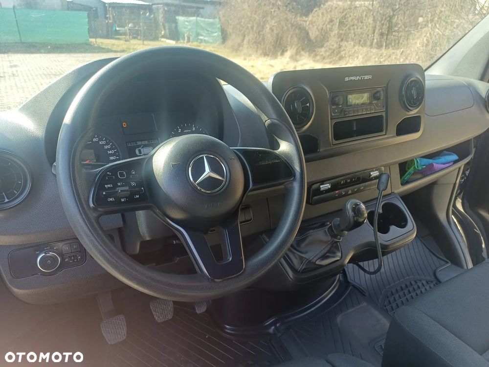 Mercedes-Benz 907 - 5