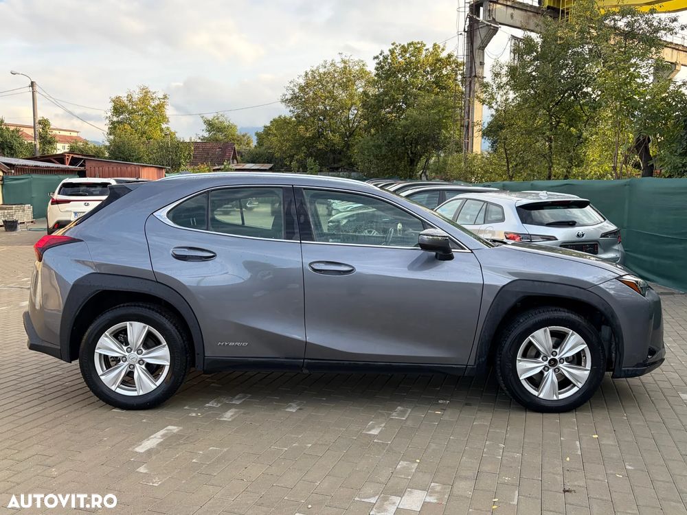 Lexus UX 250h - 9