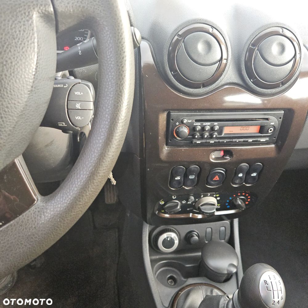 Dacia Duster 1.6 Laureate 4x4 - 21