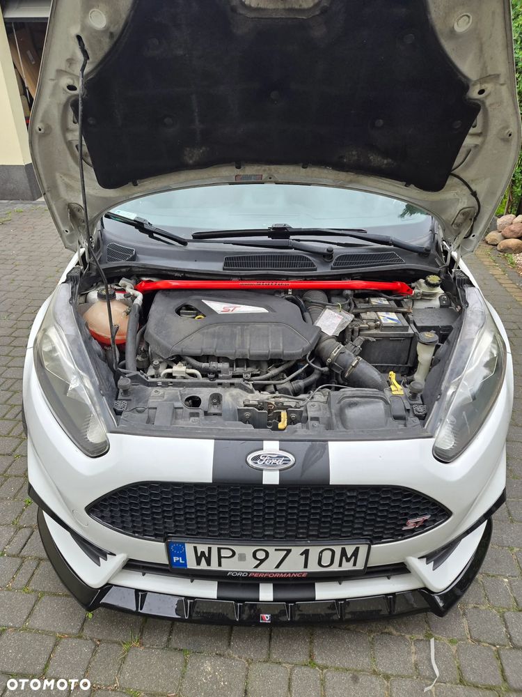 Ford Fiesta 1.6 EcoBoost ST - 28