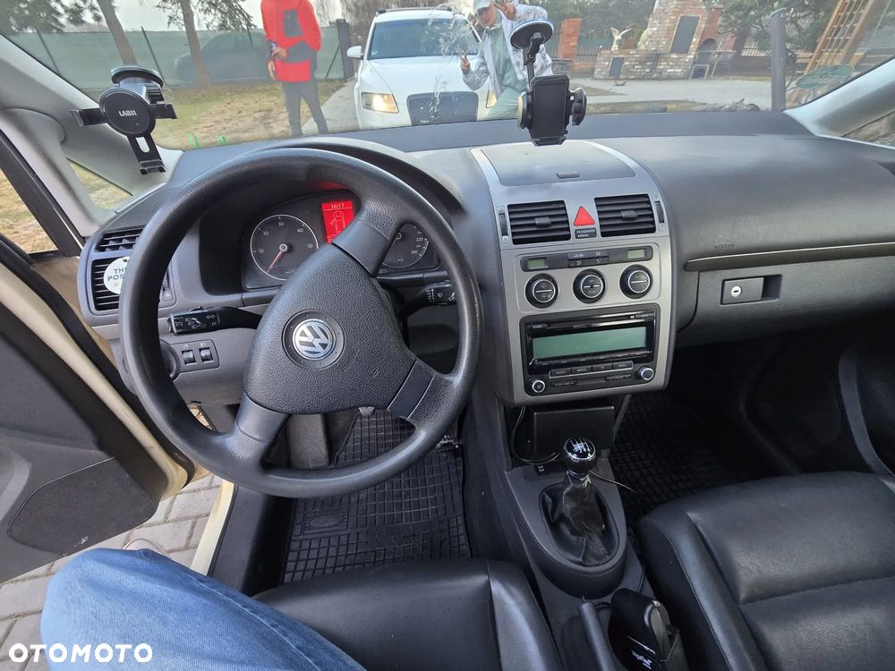 Volkswagen Touran 1.9 TDI DPF Blue Motion Highline - 10