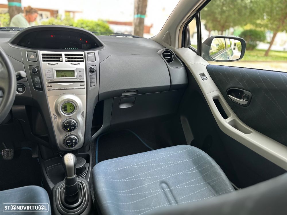 Toyota Yaris 1.0 VVT-i Sol AC+VSC - 22