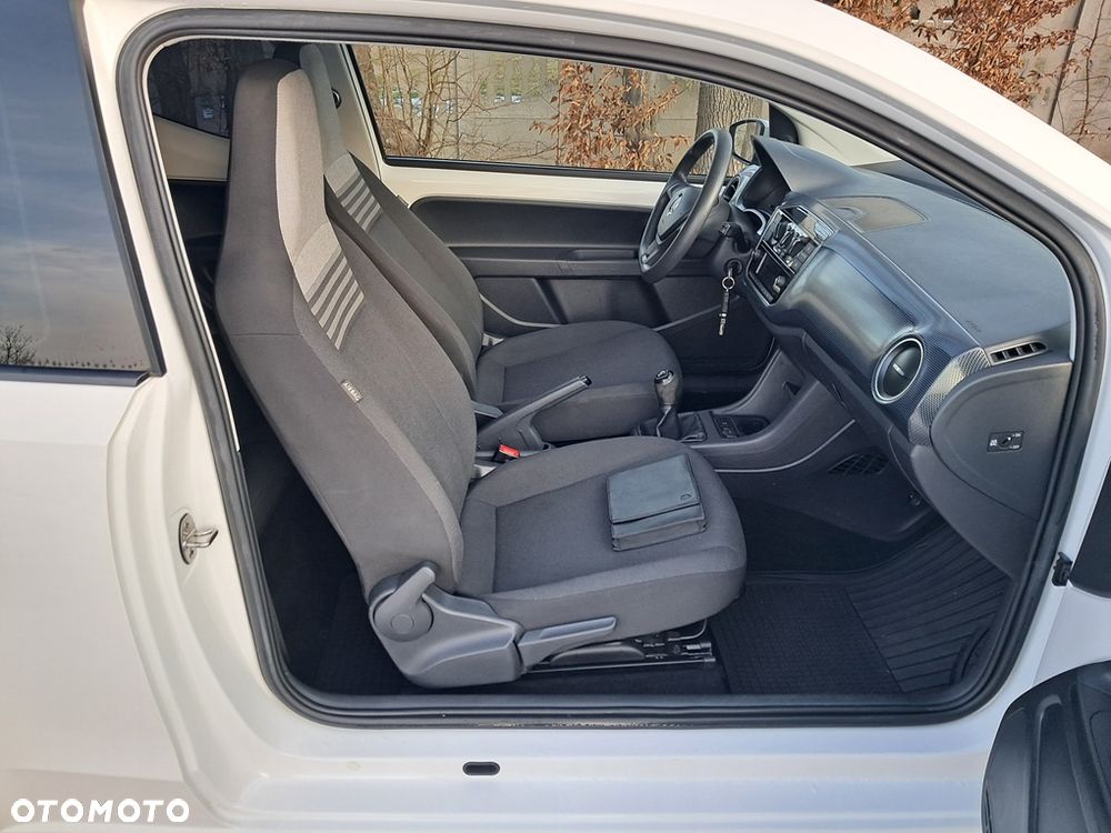 Volkswagen up! Active - 16