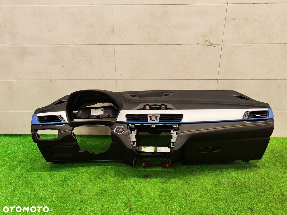 BMW X2 F39 DESKA ROZDZIELCZA KONSOLA NIEREGENEROWANA ŻÓŁTA NIĆ M-PAKIET - 2