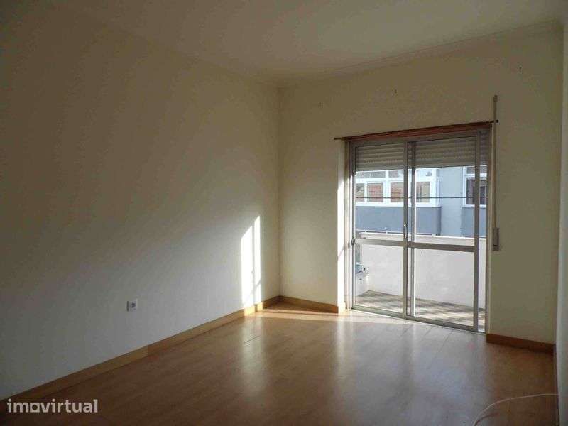 Apartamento T2 para Arrendamento em Vale de Figueira - Grande imagem: 3/8
