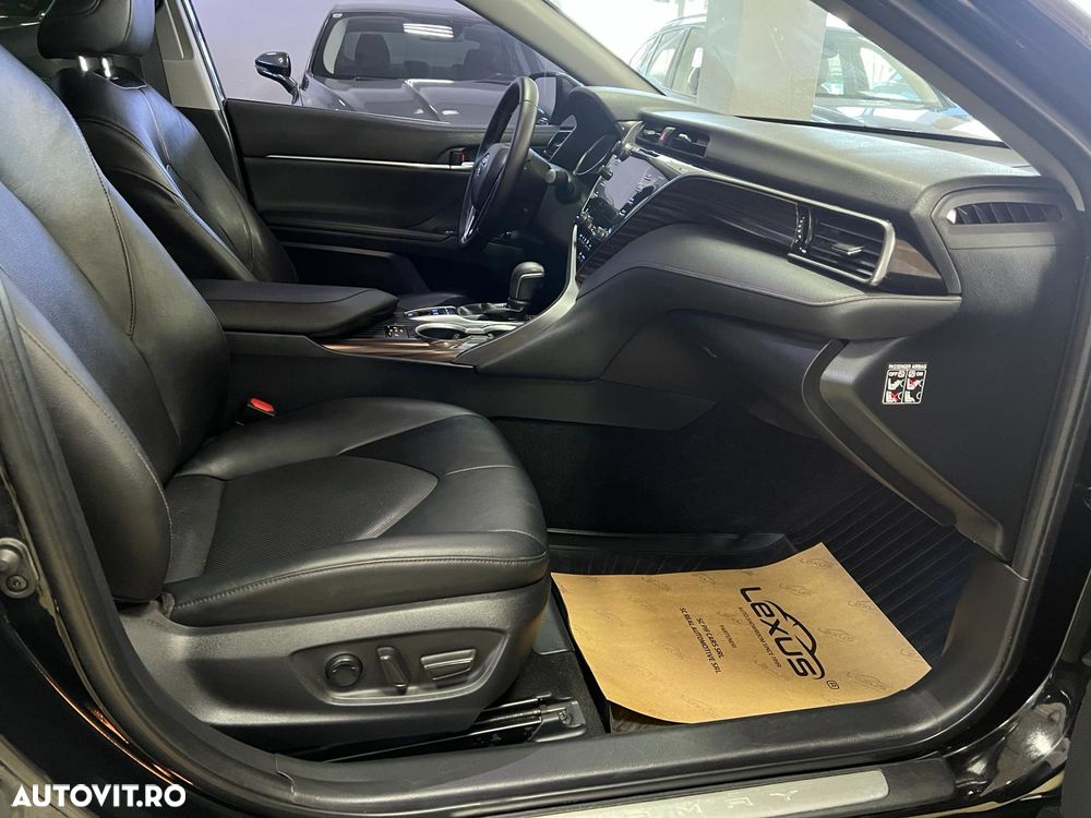 Toyota Camry Luxury - 14