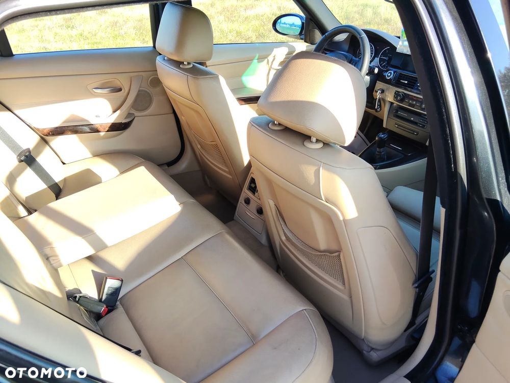 BMW Seria 3 320d - 24