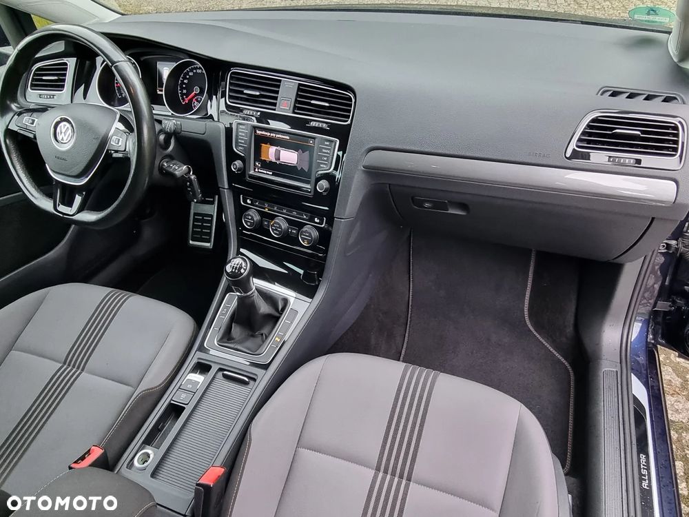 Volkswagen Golf - 24