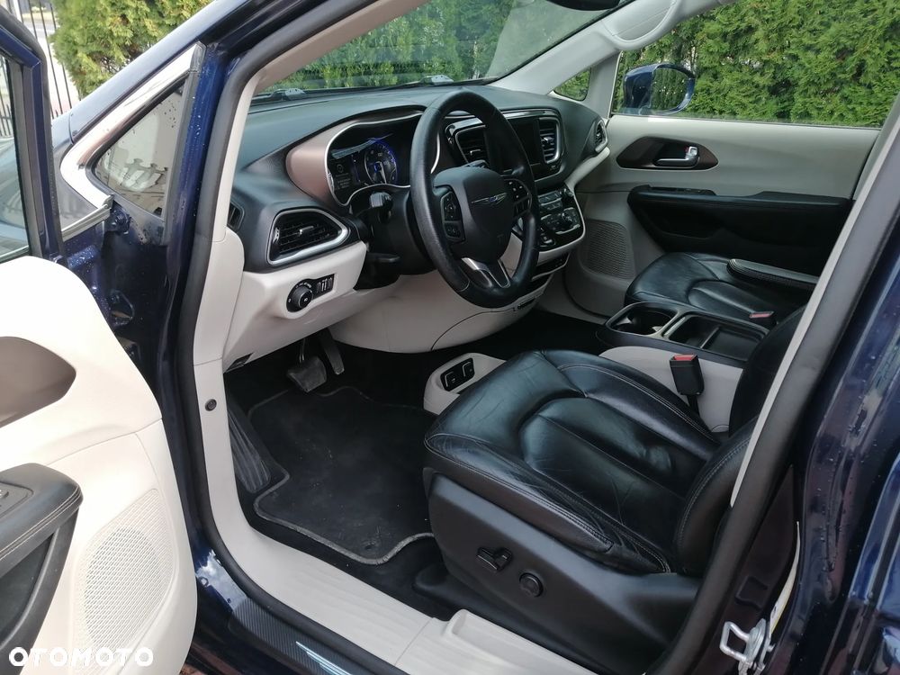 Chrysler Pacifica - 10