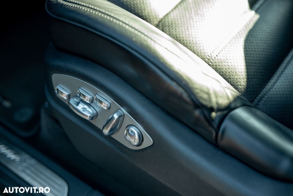 Porsche Cayenne 3.0 L - 20