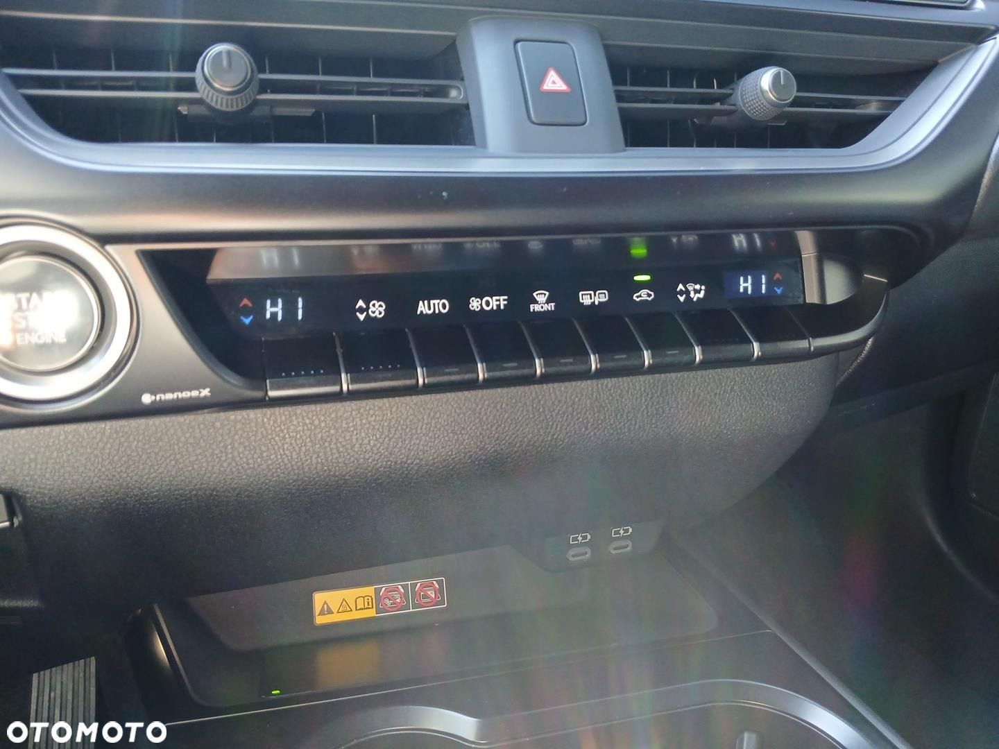 Lexus UX - 16