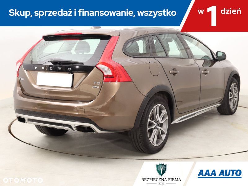 Volvo V60 Cross Country - 7