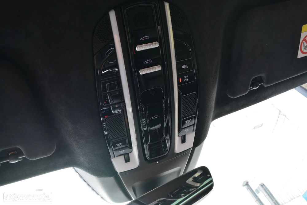 Porsche Panamera Sport Turismo Turbo S E-Hybrid - 29